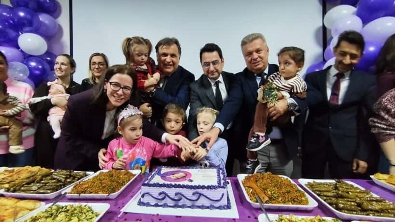 MCBÜ Hafsa Sultan Hastanesi'nde Dünya Prematüre Günü: 'Prematüre doğsan da yalnız değilsin'