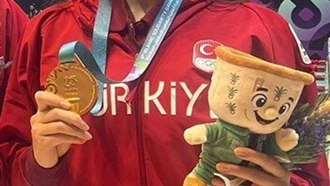 MCBÜ Öğrencisi Nehir Toker, İslami Dayanışma Oyunları'nda Altın Madalya Kazandı