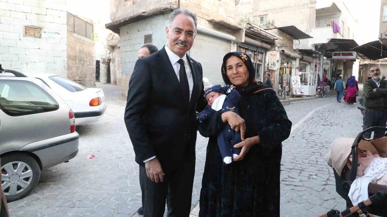 Mehmet Kuş, mahallelerin zimem defterini satın alarak fırın borçlarını kapattı