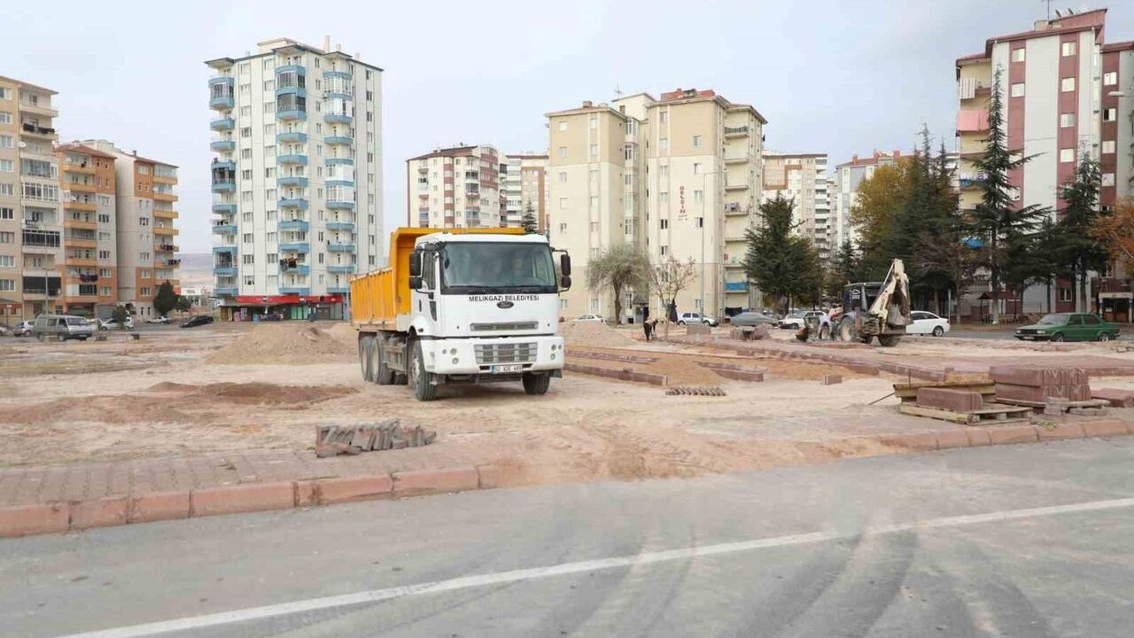Melikgazi Belediyesi 30 Ağustos Mahallesi’ne 9 bin m² yeni park yapıyor