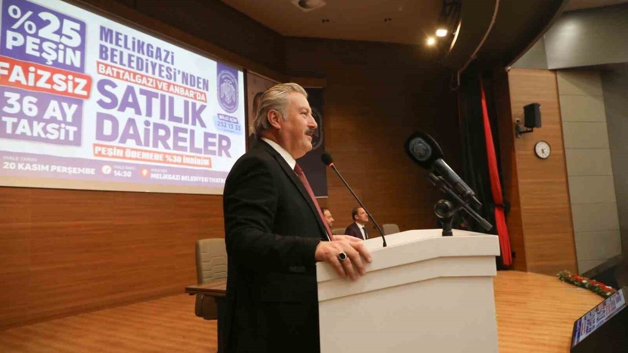 Melikgazi Belediyesi 'Kazan Kazan' modeliyle 21 daireyi yeni sahipleriyle buluşturdu