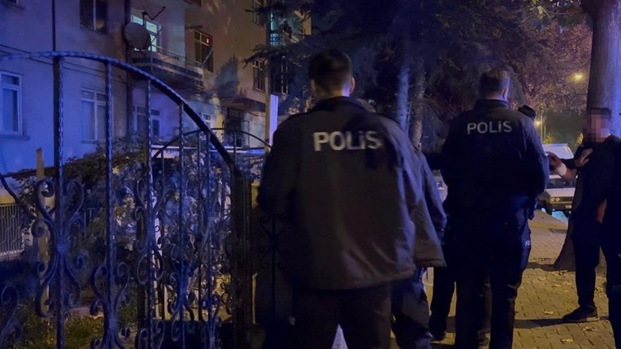 Melikgazi'de Bıçakla Kendine Zarar Vermek İsteyen Genç Sakinleştirildi