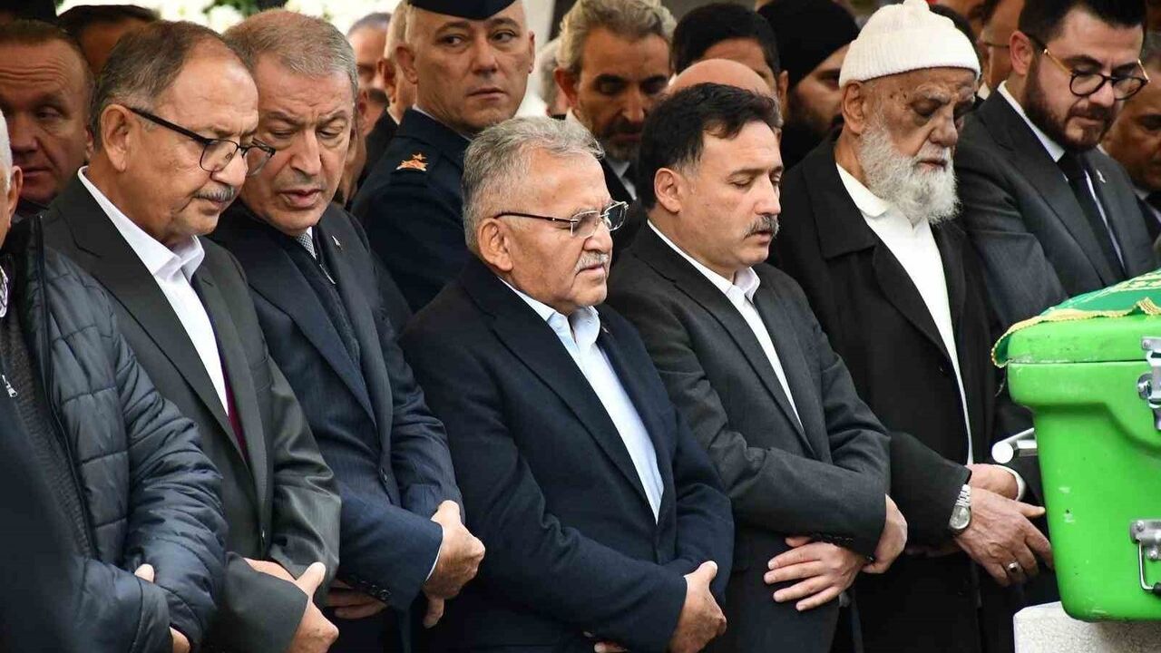 Memduh Büyükkılıç'ın ağabeyi Ramazan Büyükkılıç toprağa verildi