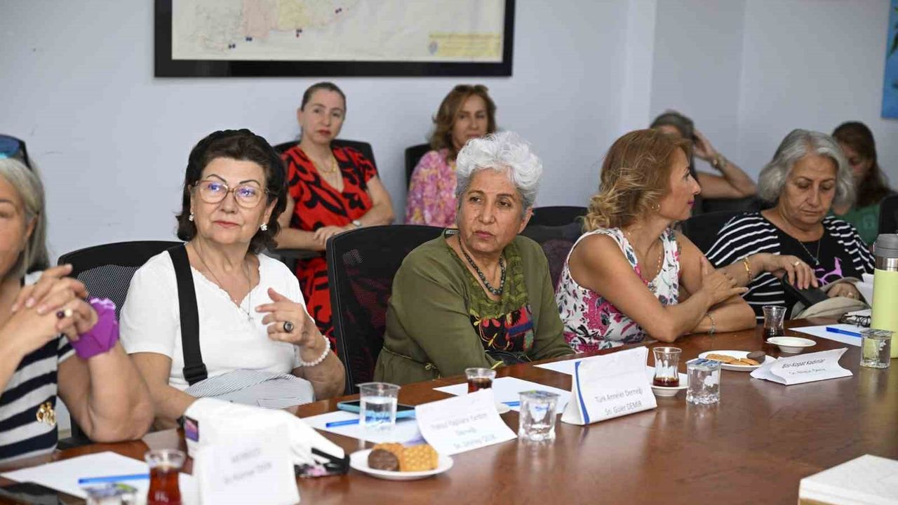 Mersin'de 'Pazartesi Buluşmaları' ile kadınlar yerel yönetime yön veriyor