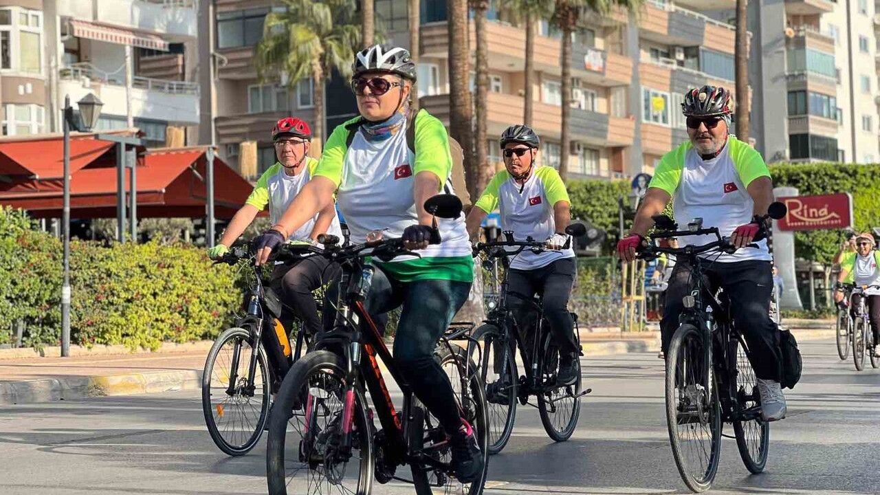 Mersin'de yüzlerce kişilik bisiklet turu 'Bu kez çarklarımız değil, pedallarımız dönüyor'