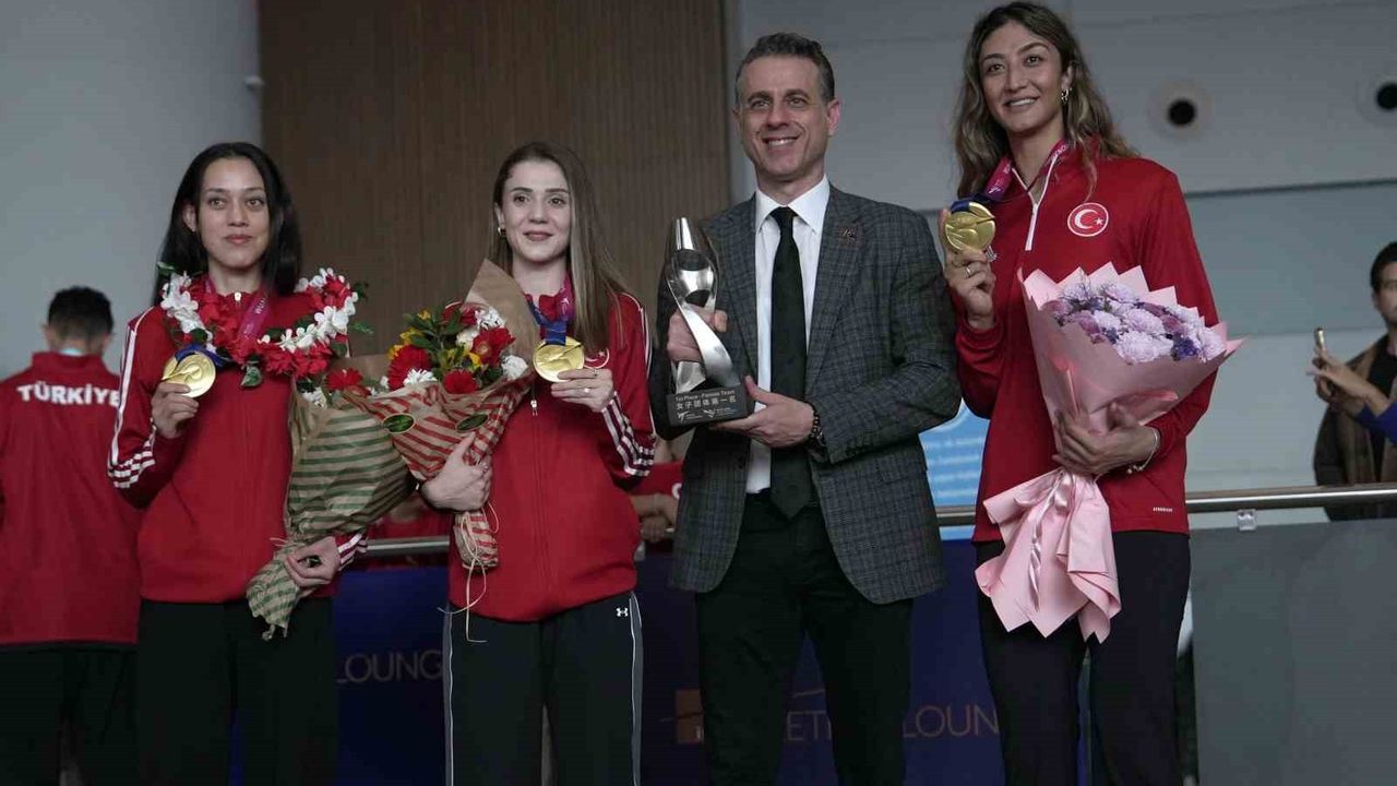 Merve Dinçel Kavurat 53 kiloda dünya şampiyonu oldu