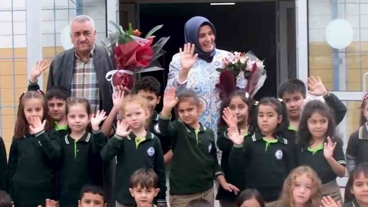 Mezun Olduğu Okula Öğretmen Olarak Dönüp Vefa Gösteren Esra Sultan Kaya