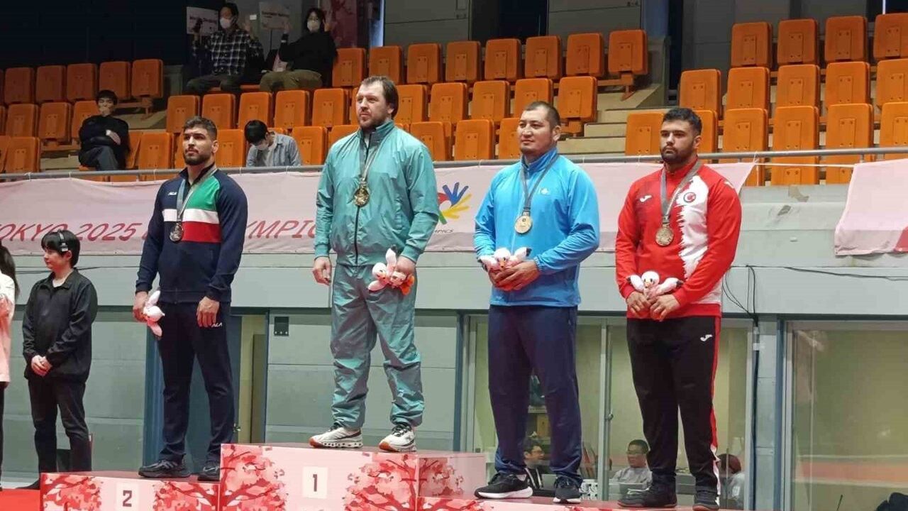 Millî güreşçi Seymen Berke Nergiz, Tokyo'dan bronz madalyayla döndü