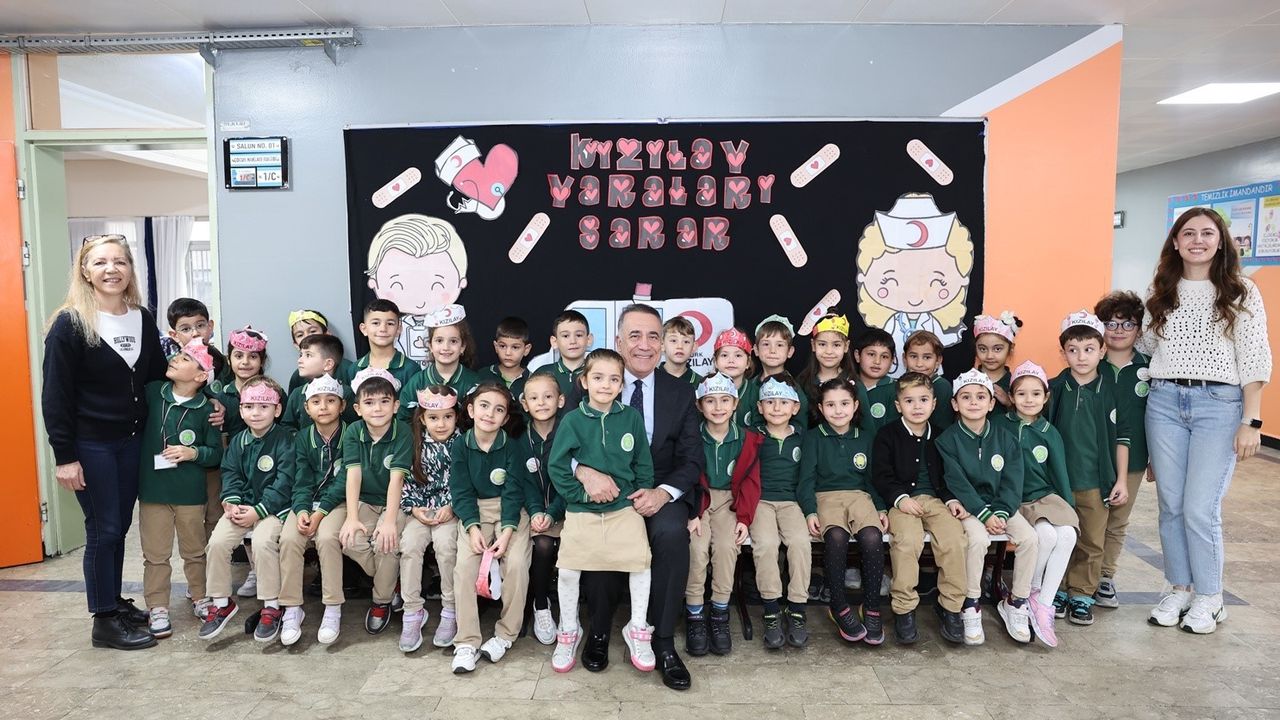 Mina sözünü tuttu: Başkan Dursun 75. Yıl İlköğretim Okulu'nu ziyaret etti