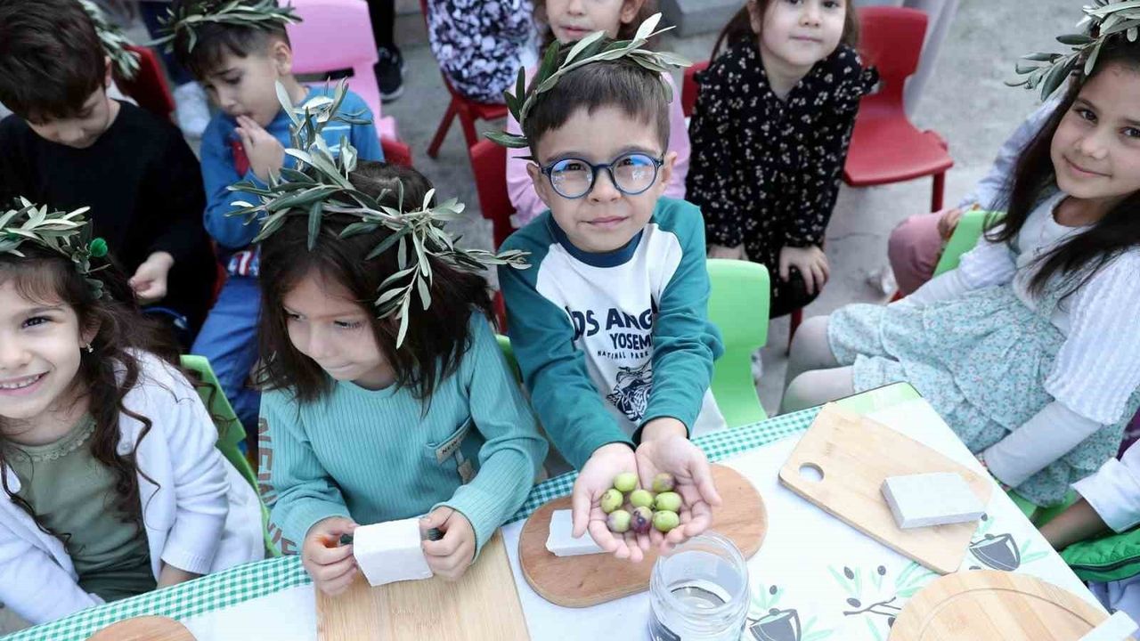 Minik Eller Zeytinle Buluştu: Hasbi Şengül İlkokulu'nun 6. Geleneksel Zeytin Kırma Şenliği