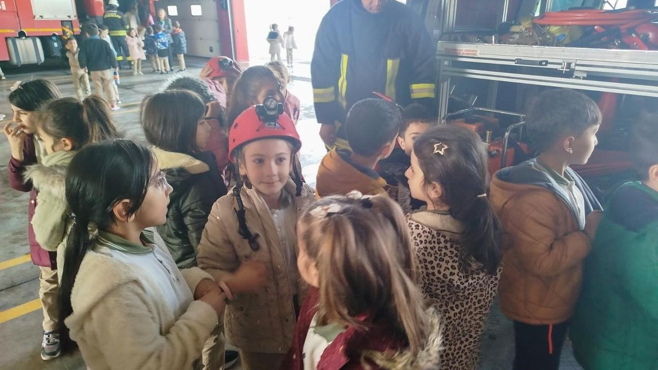 Minik Öğrenciler Erzincan İtfaiyesinde İtfaiyeciliği Yerinde Öğrendi