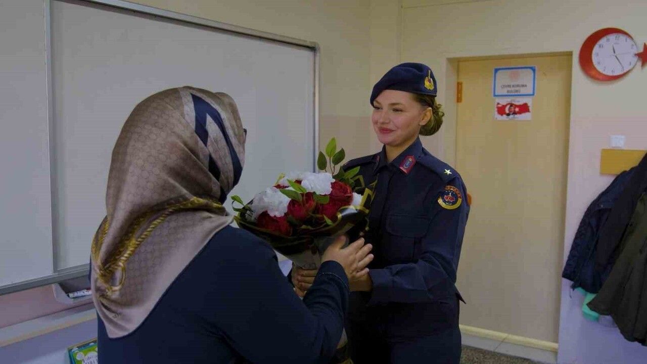 Minik Sırma büyüdü: Teğmen Firdevs Sırma Kayacan’dan Öğretmenler Günü çalışması