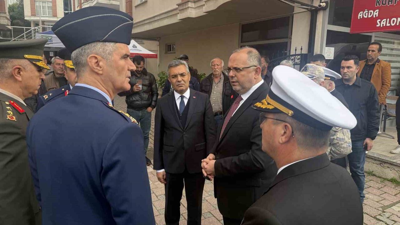 MSÜ Rektörü Prof. Dr. Erhan Afyoncu'dan şehit Korkmaz'ın ailesine taziye ziyareti