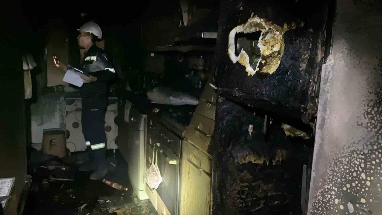 Mudanya'da Feyizoğlu Apartmanı'nda beşinci yangın