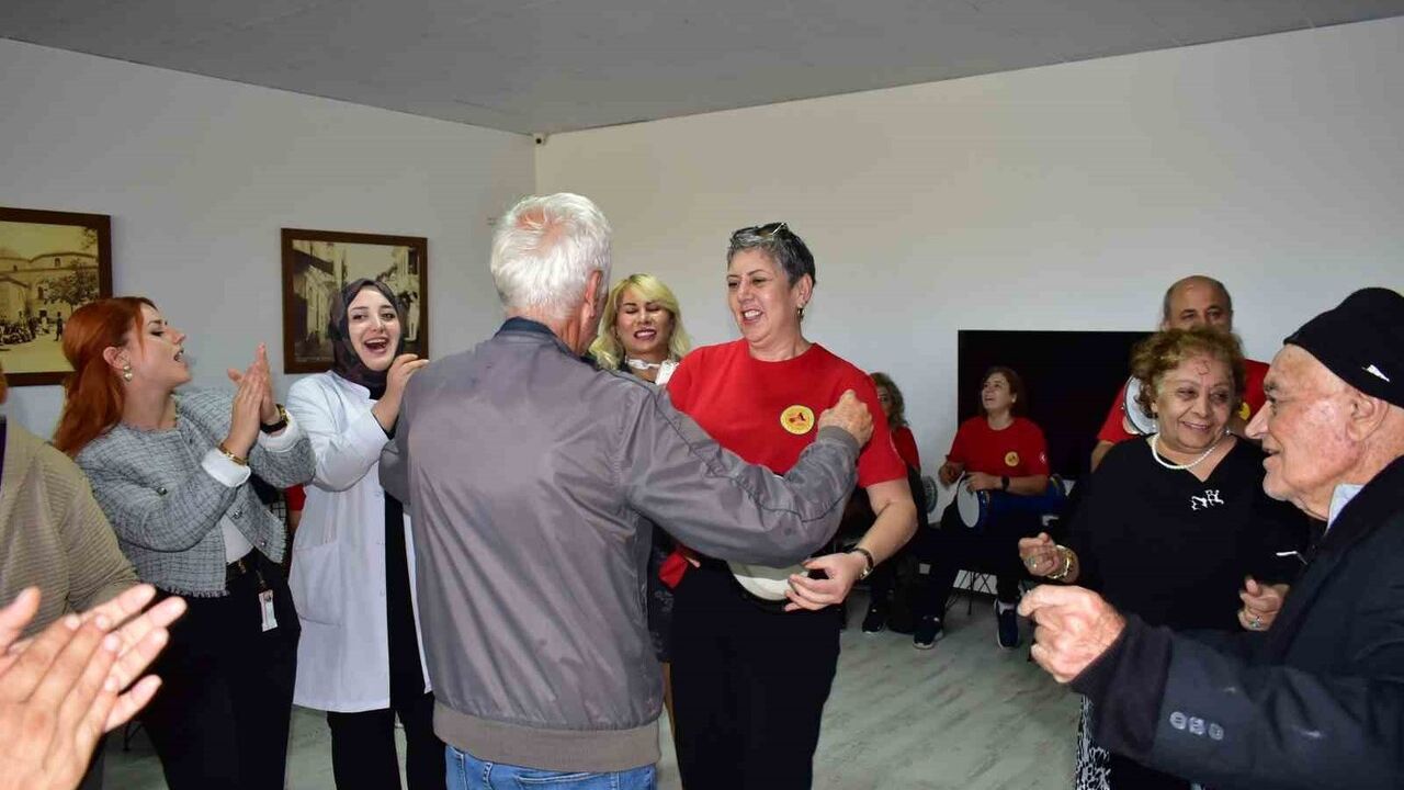 Mudanya'da huzurevinde ritimle moral: DUM-KA'nın konseri