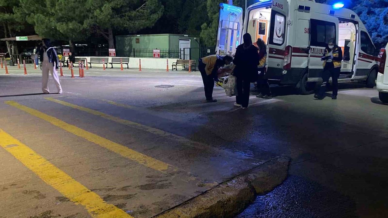 Mudanya'da Motosiklet ve Otomobil Çarpıştı: 2 Yaralı