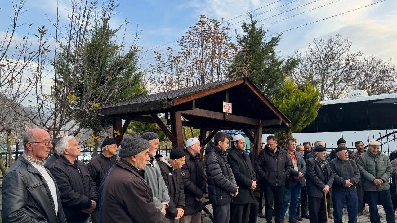 Mudurnu'da umre yolcuları dualarla kutsal topraklara uğurlandı