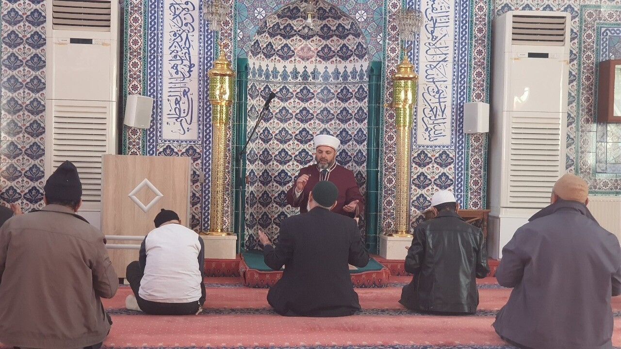 Müftü İrfan Açık, "Gençlik Buluşmaları" programında gençlerle bir araya geldi