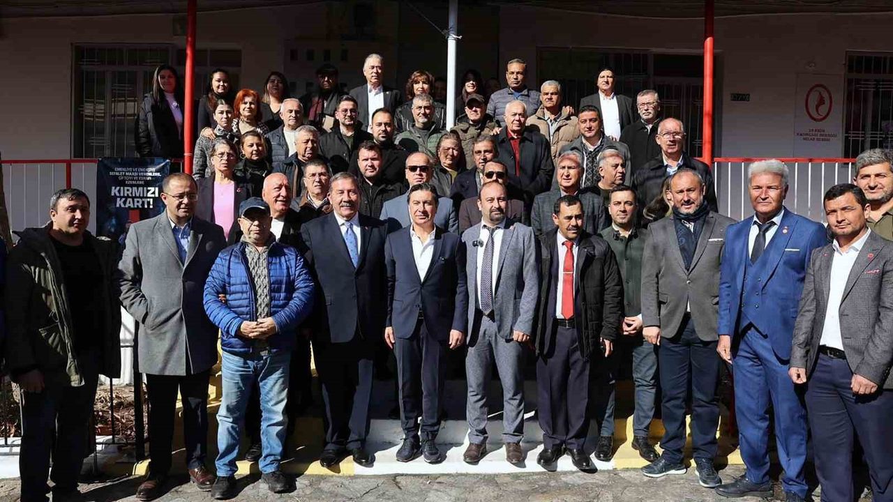 Muğla Büyükşehir Belediyesi'nden Muhtarlara Özel Yelek Dağıtımı