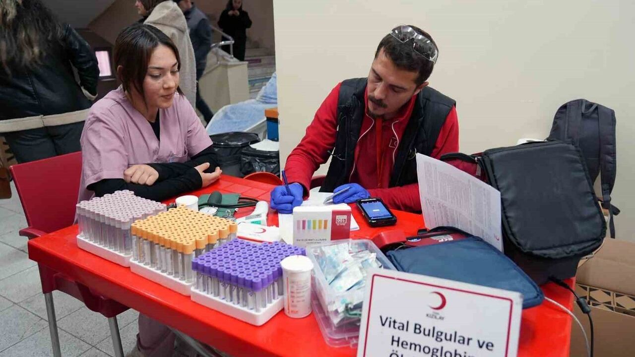 Muğla'da öğretmenler 'Kan Dostum Öğretmenim' kampanyasına kan verdi