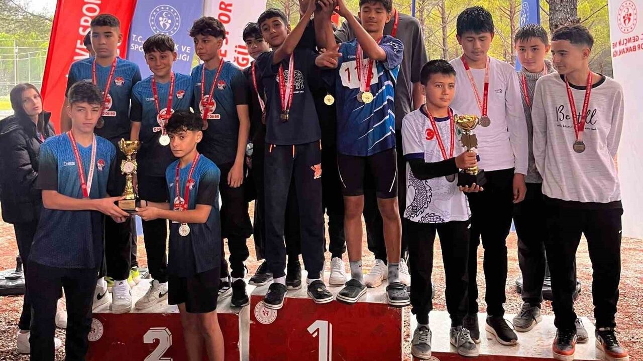 Muğla'da Okul Sporları Kros İl Birinciliği: 130 Sporcu Parkuru Zorladı