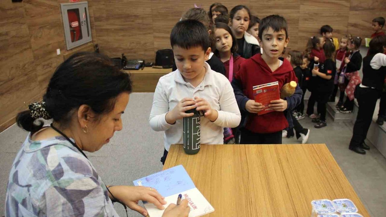 Muğla'da Pelin Güneş ile Çocuklara Söyleşi ve İmza Günü