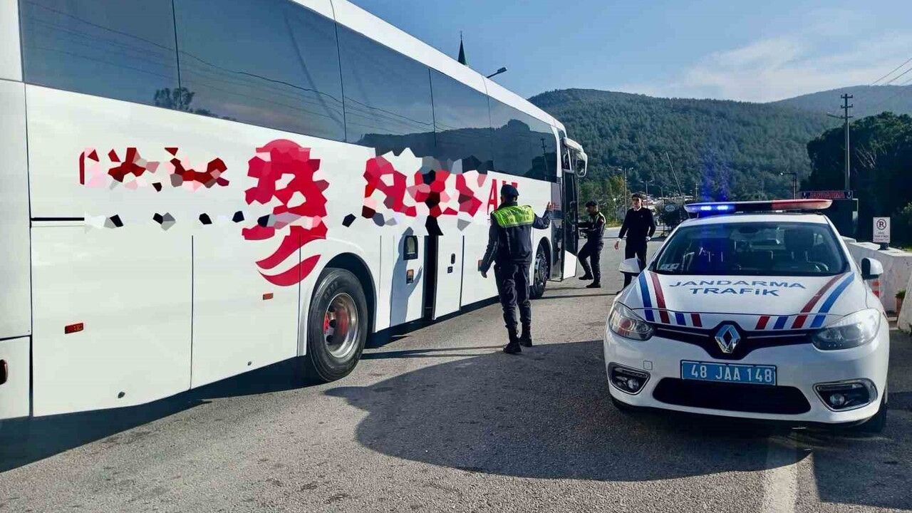 Muğla Jandarma ekipleri 7 günde 20 bin 231 aracı denetledi