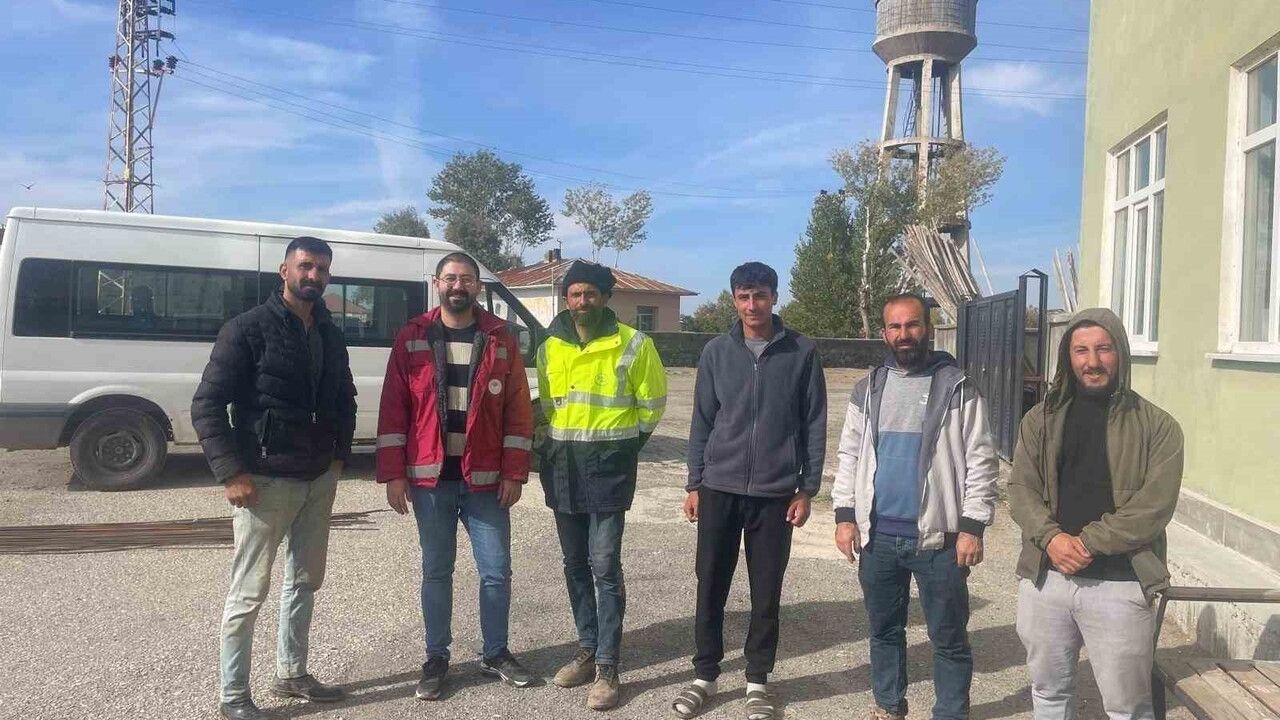 Muradiye'de buzağı ölümlerini azaltma eğitimi sürüyor