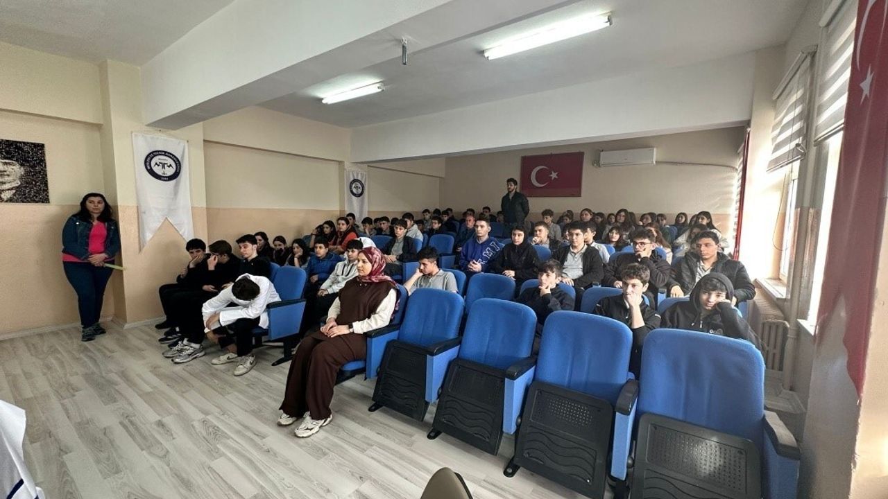 Muratlı Mesleki ve Teknik Anadolu Lisesi’nde akran zorbalığı semineri