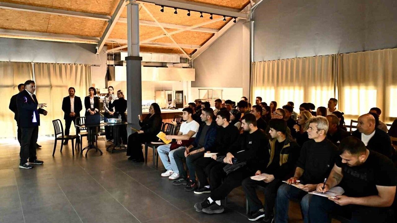 Muratpaşa’da işletme personeline gıda güvenliği ve hijyen eğitimi