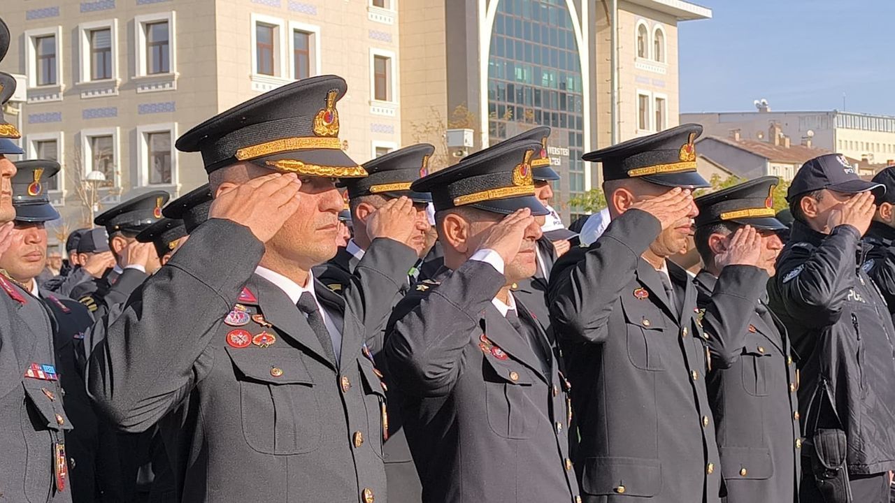 Muş'ta 10 Kasım: Belediyenin çelenk sunmaması dikkat çekti