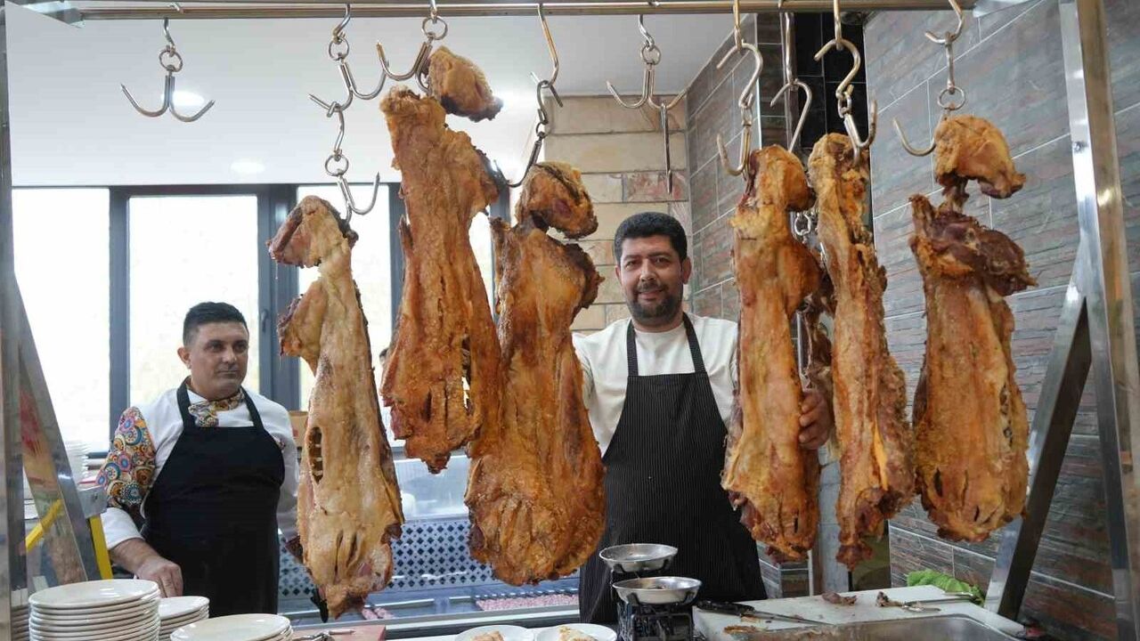 Muş'ta 15 Yıllık Tandırda Büryan Geleneği