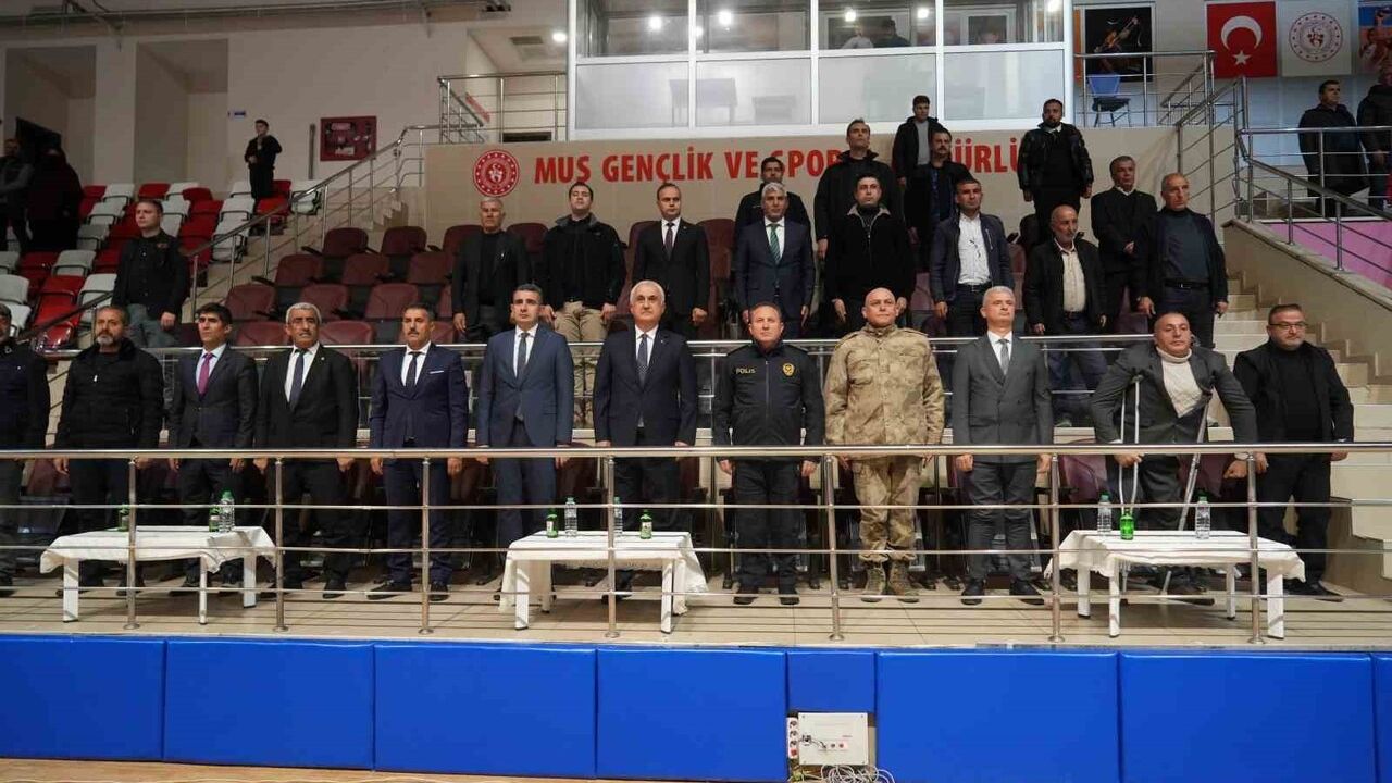 Muş’ta 35 amatör kulübe 2 milyon TL’lik malzeme desteği