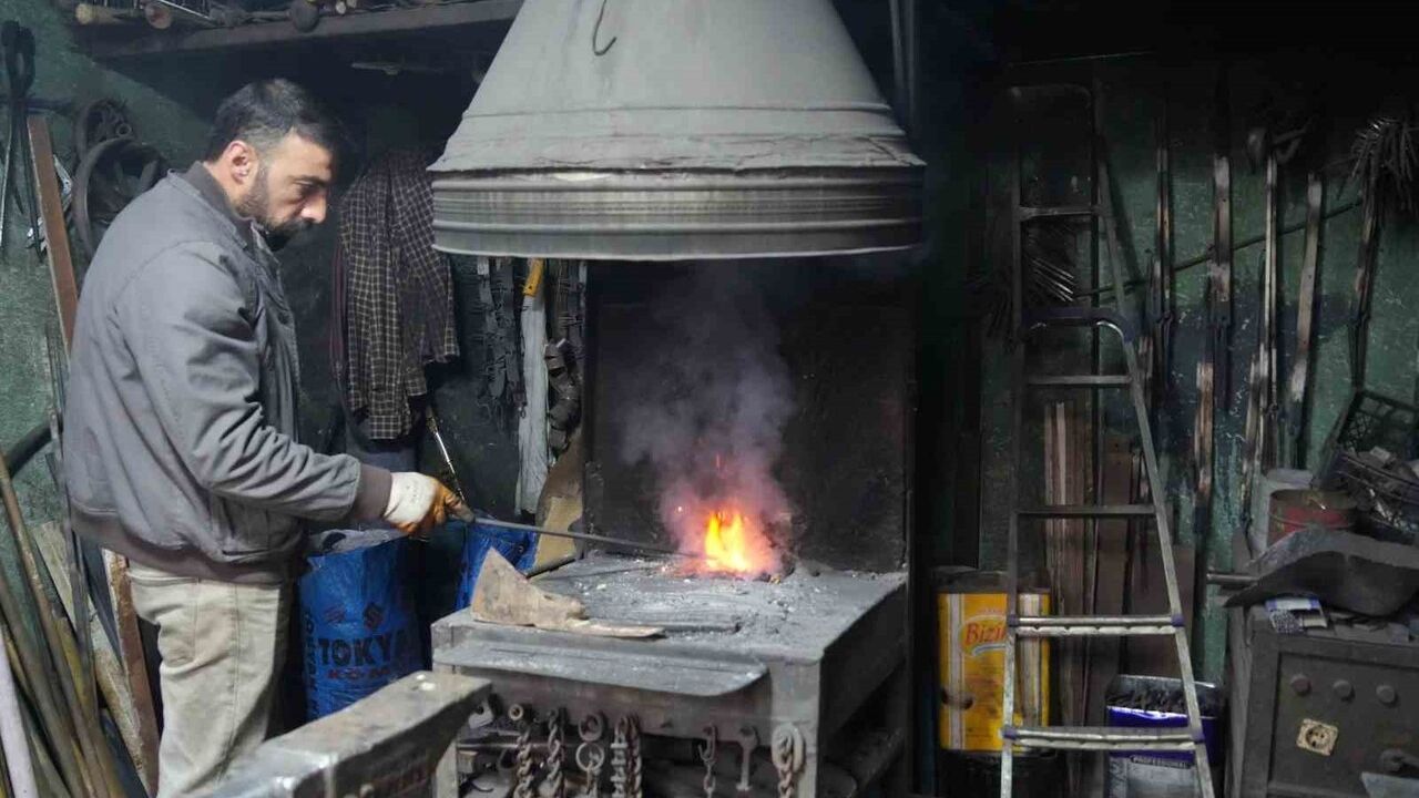 Muş'ta 50 yıllık demircilik geleneğini yaşatan usta: Halit Pınar