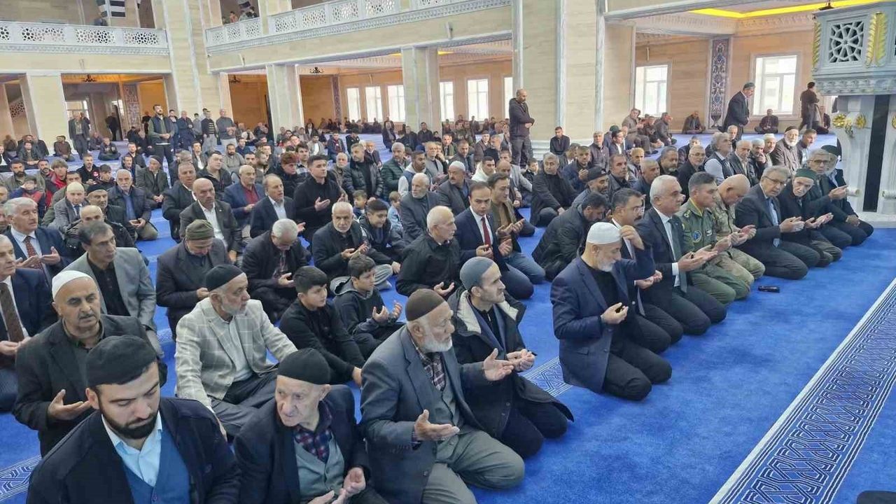 Muş’ta İmam Şafii Camii’nde şehitler için mevlit programı