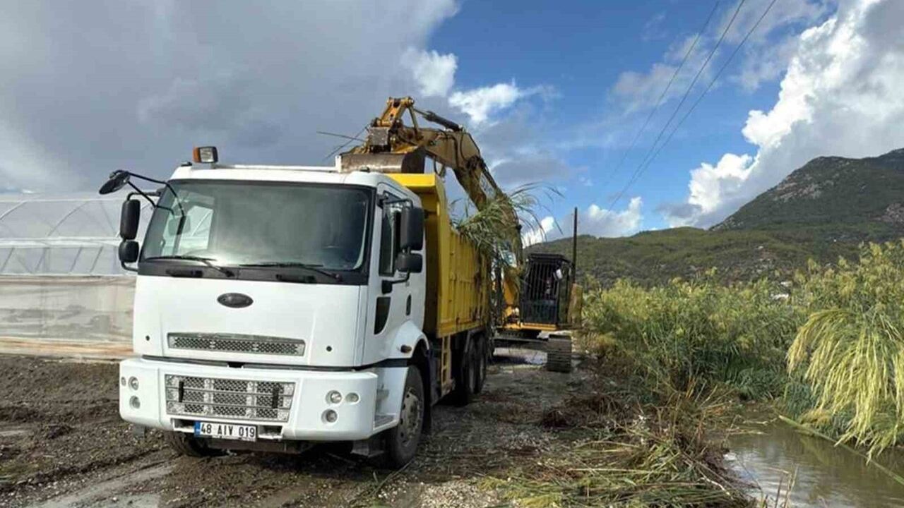 MUSKİ, Fethiye ve Seydikemer'de 77 bin 100 metre dere temizliği yaptı
