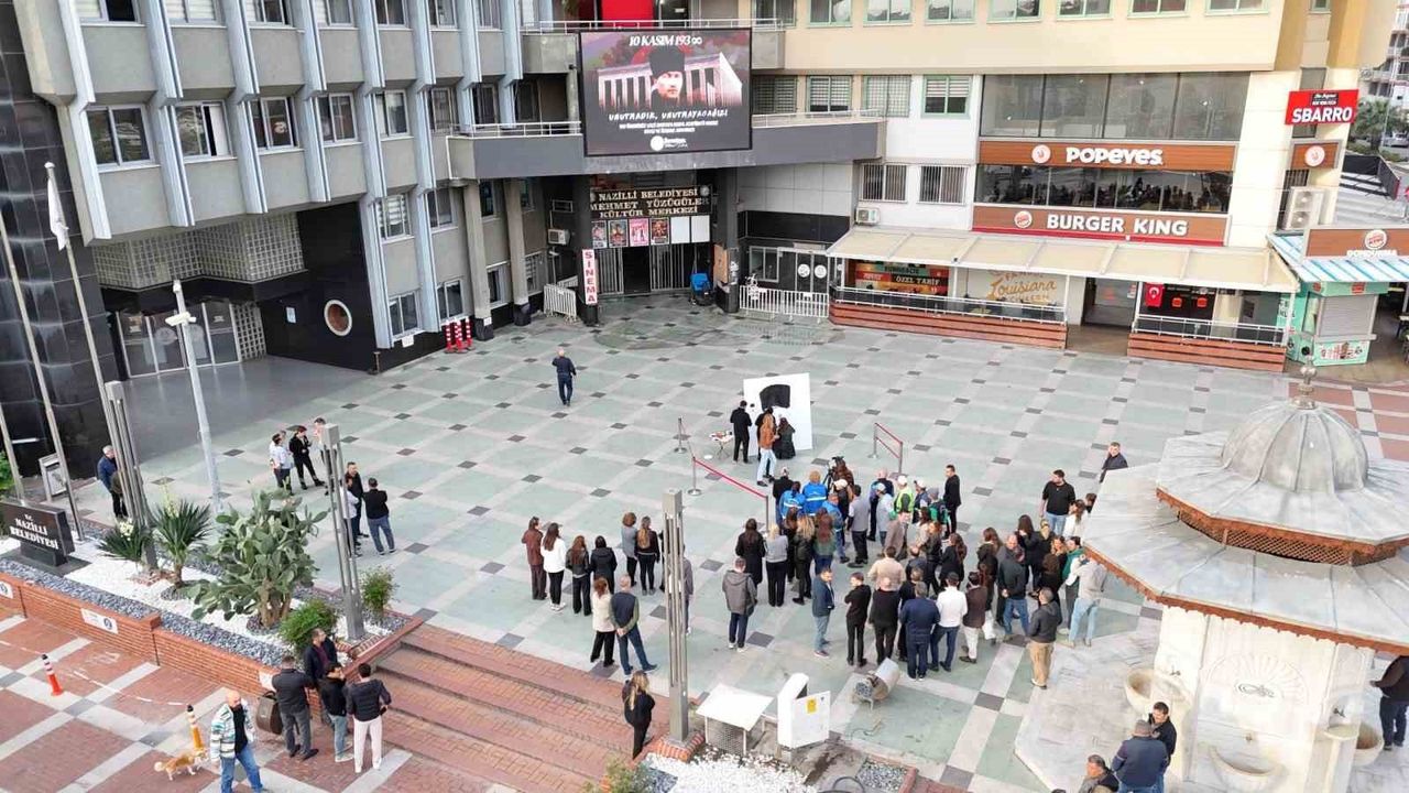 Nazilli'de 750 personel ortak Atatürk portresi yaptı