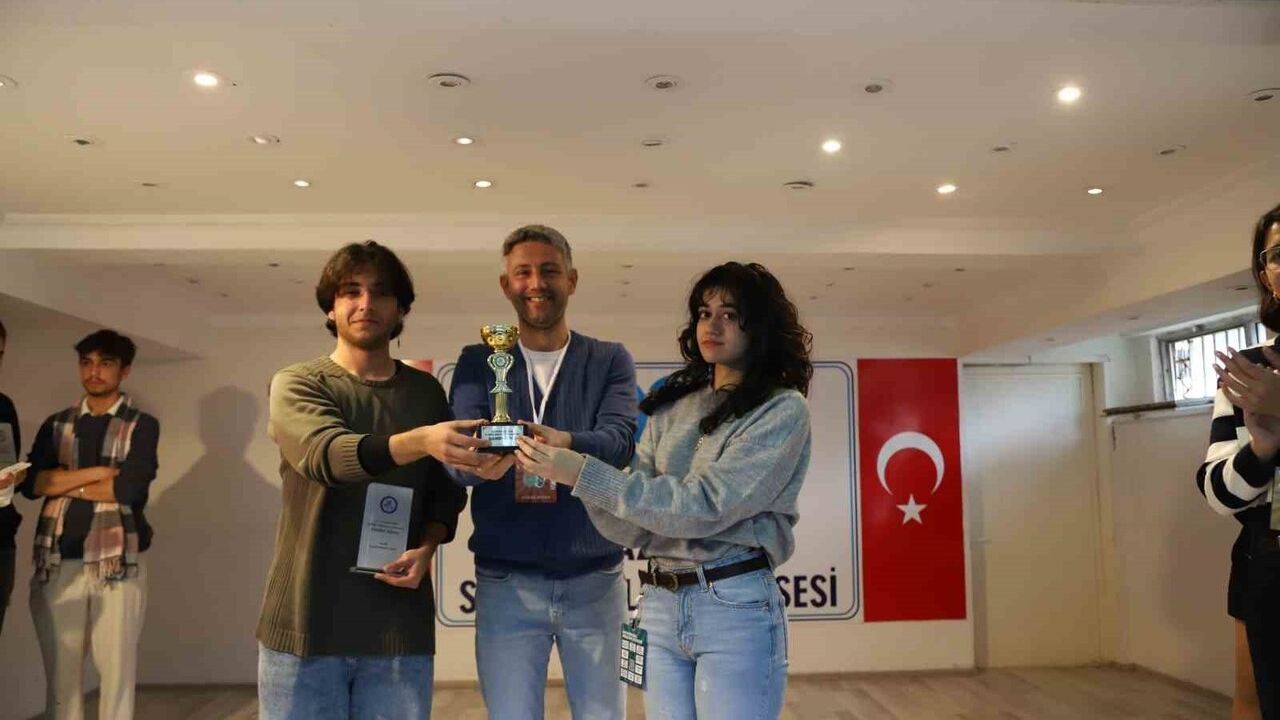 Nazilli’de Liseler Arası Münazara Turnuvasına Yoğun İlgi