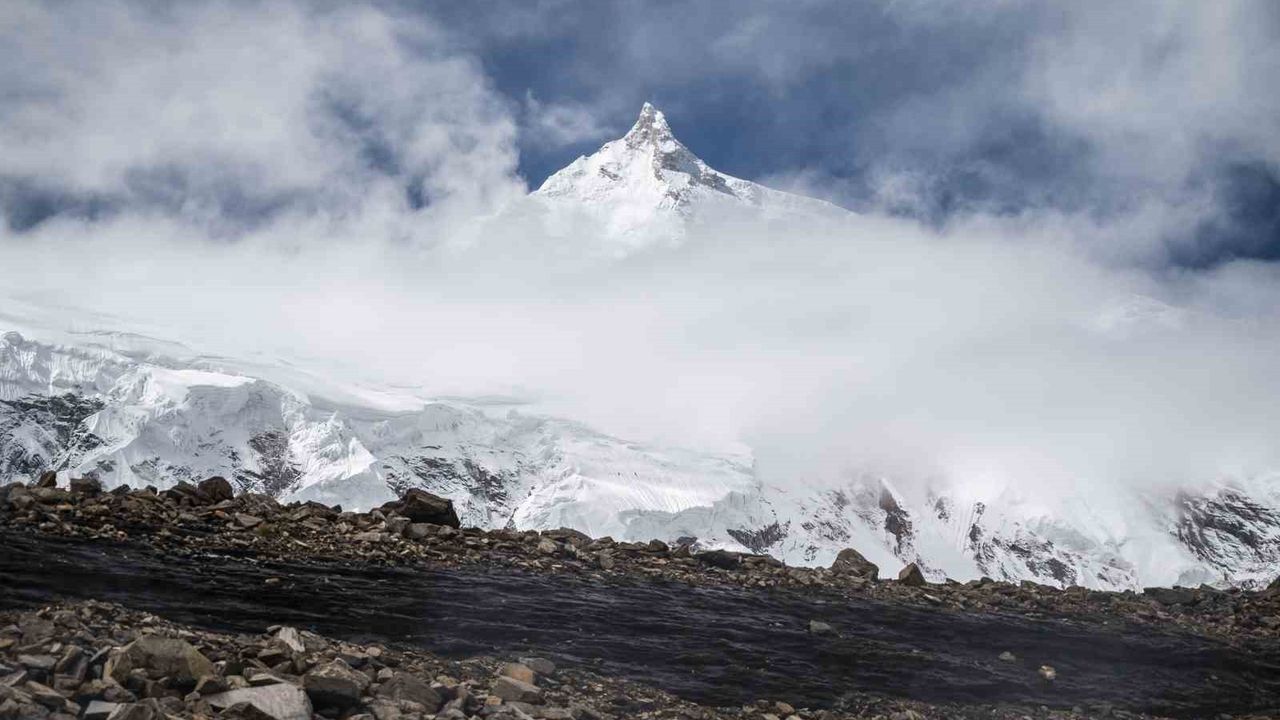 Nepal'de Yalung Ri Dağı'nda Çığ Faciası: 7 Dağcı Hayatını Kaybetti