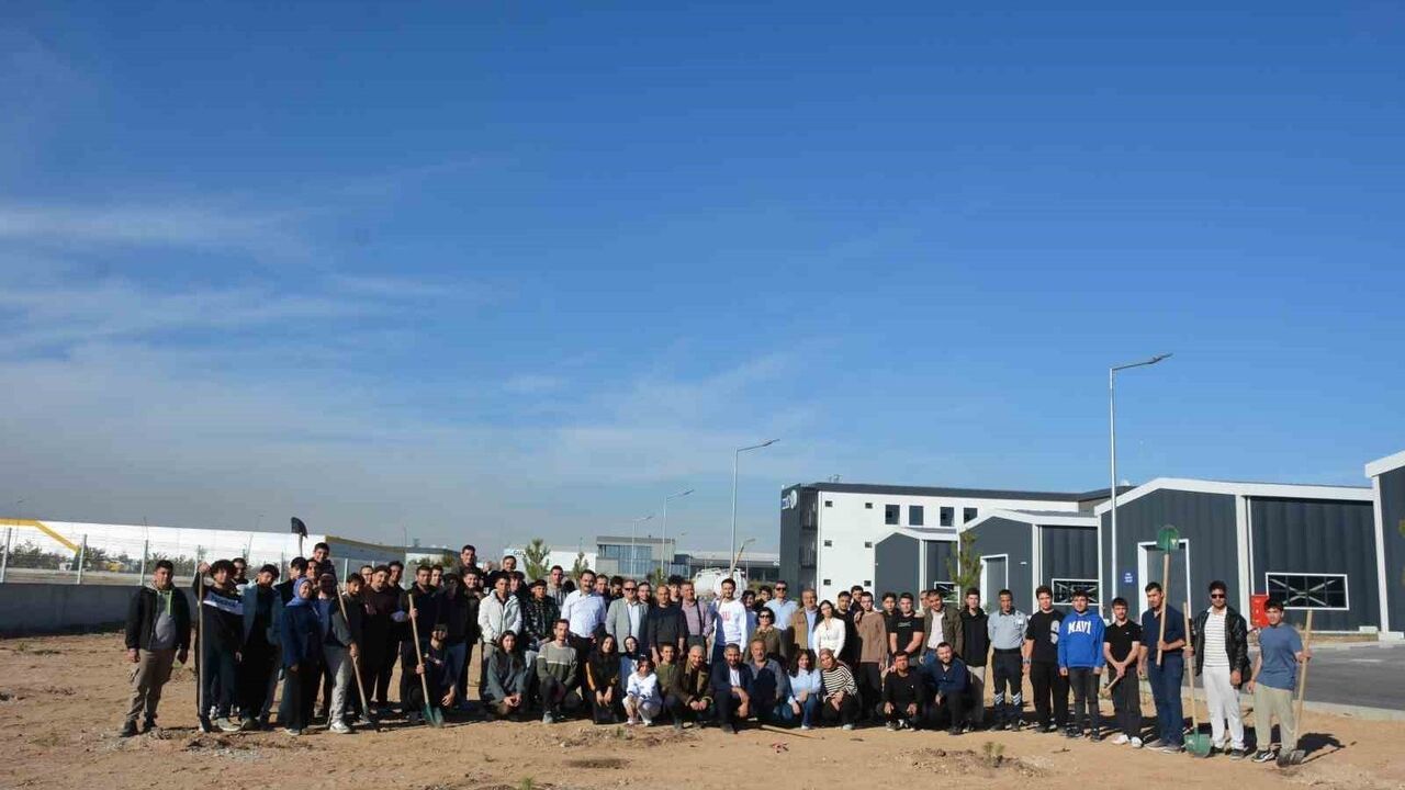 NEÜ iki lokasyonda fidan dikerek şehitleri andı