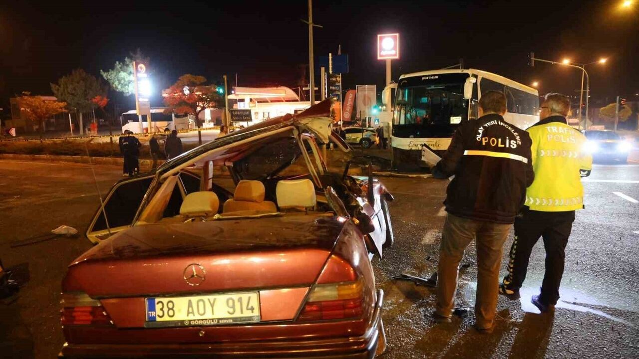 Nevşehir'de otobüs ile otomobil çarpıştı: 2 ölü, 3 yaralı