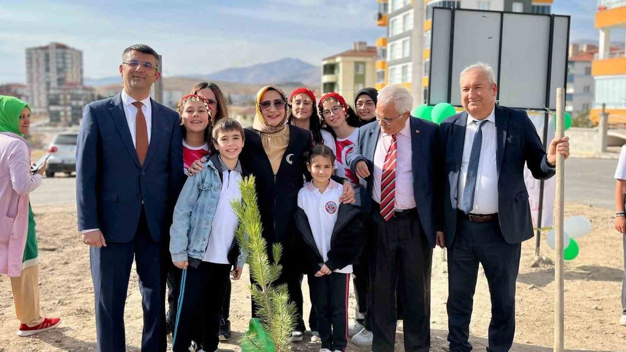 Niğde'de Fidan Dikim Etkinliği: Doğaya Katkı ve Çevre Bilinci