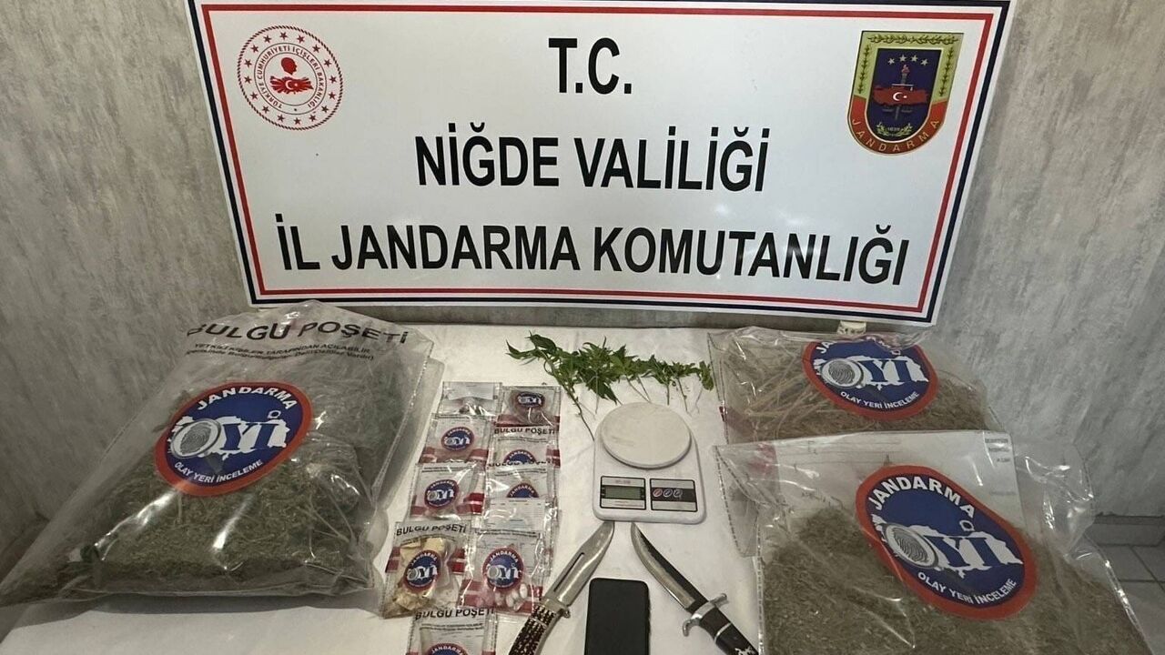 Niğde'de Jandarma'dan Bor'da 2 kilo 251 gram uyuşturucu operasyonu