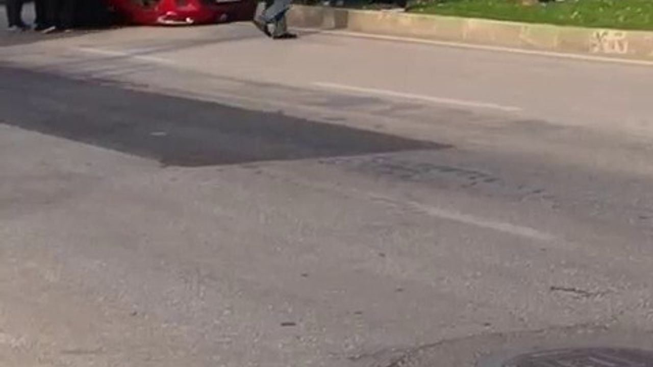 Nilüfer Odunluk Mahallesi'nde takla atan otomobilde sürücü sıkıştı