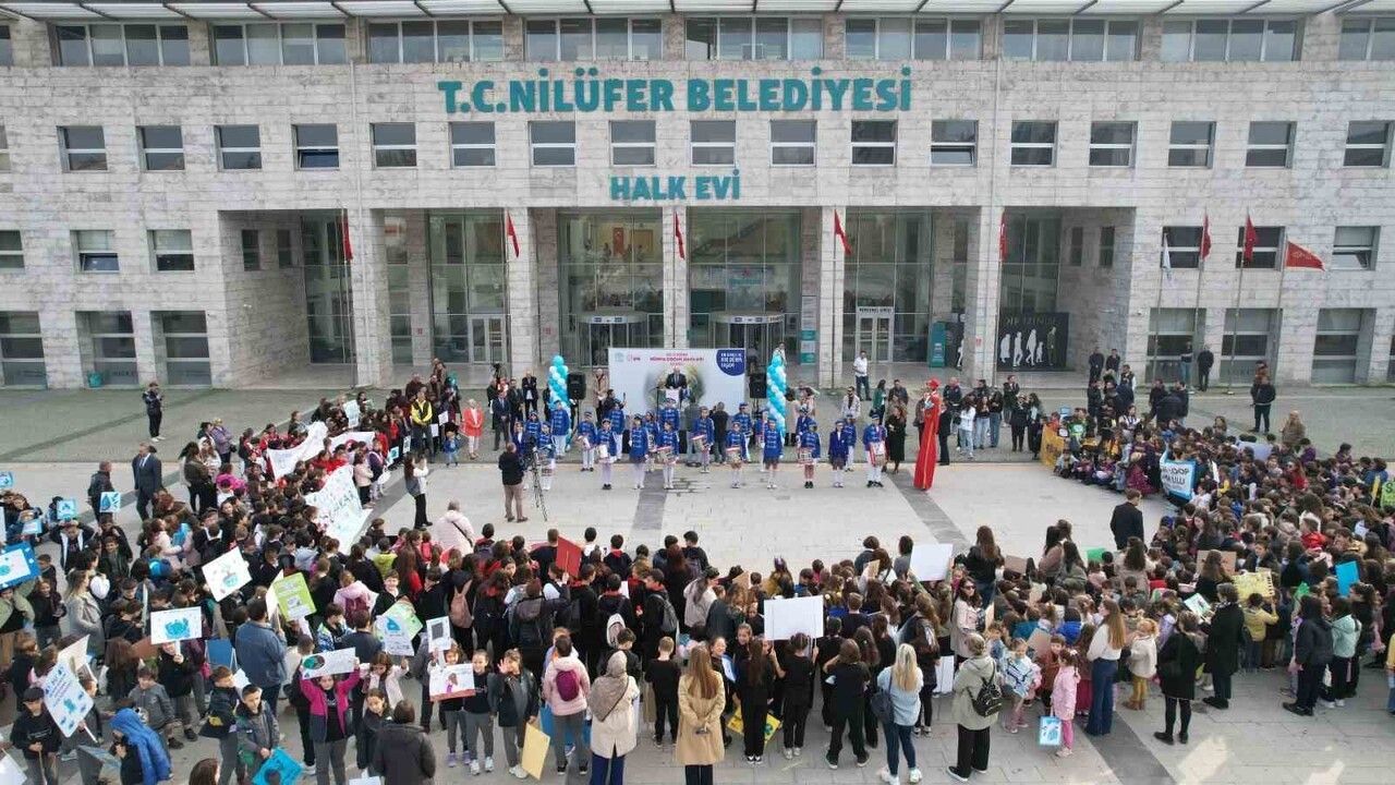 Nilüferli çocukların su israfına dikkat çeken yürüyüşü
