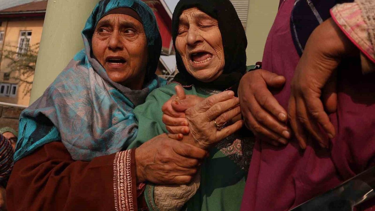 Nowgam karakolunda patlama: 9 ölü, 32 yaralı