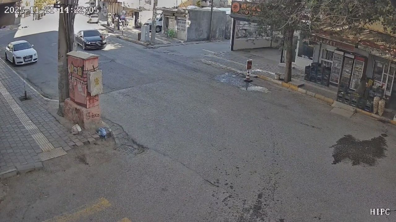 Nusaybin'de 6 Yaşındaki Çocuğun Trafik Kazası Güvenlik Kamerasına Yansıdı