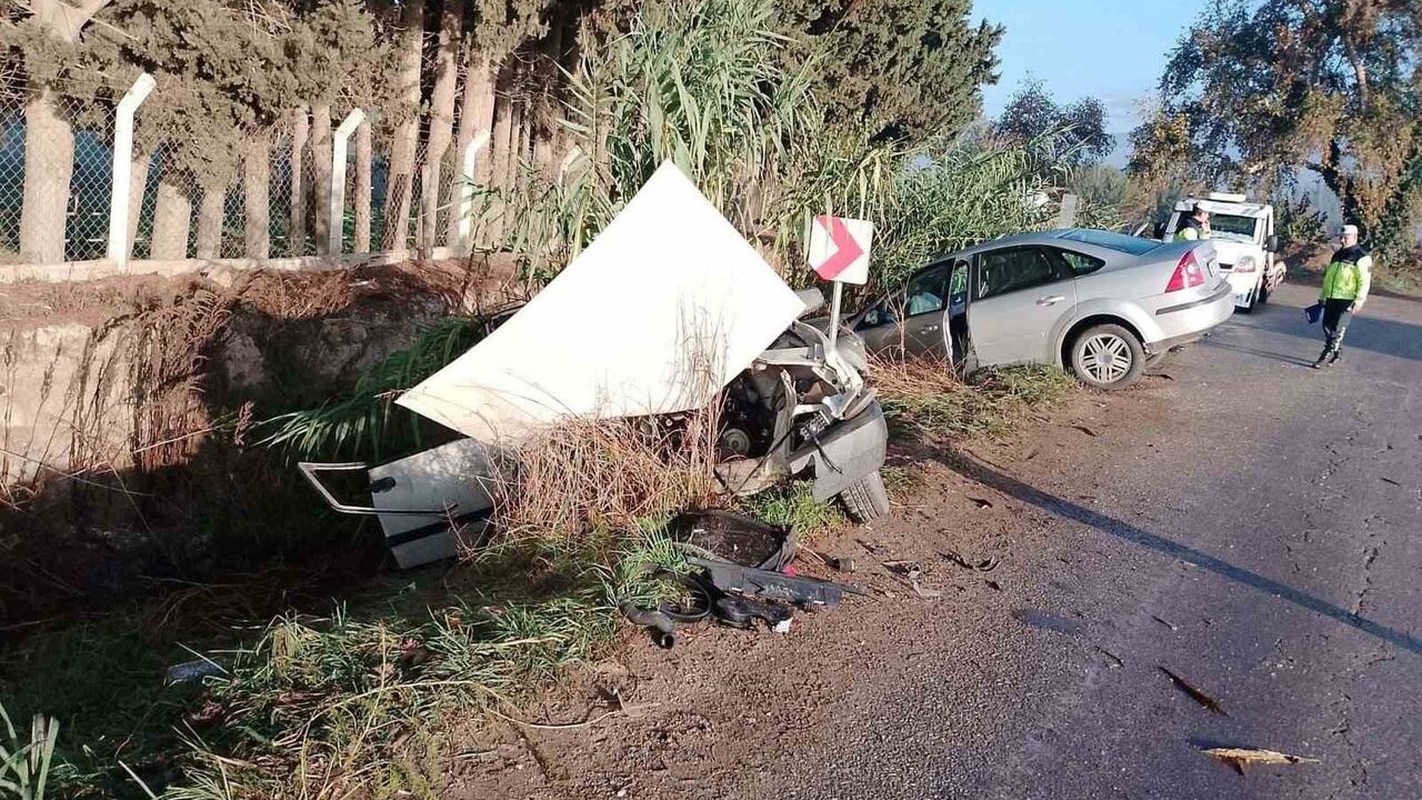 Ödemiş’te hatalı sollama kazası: 3 kişi yaralandı