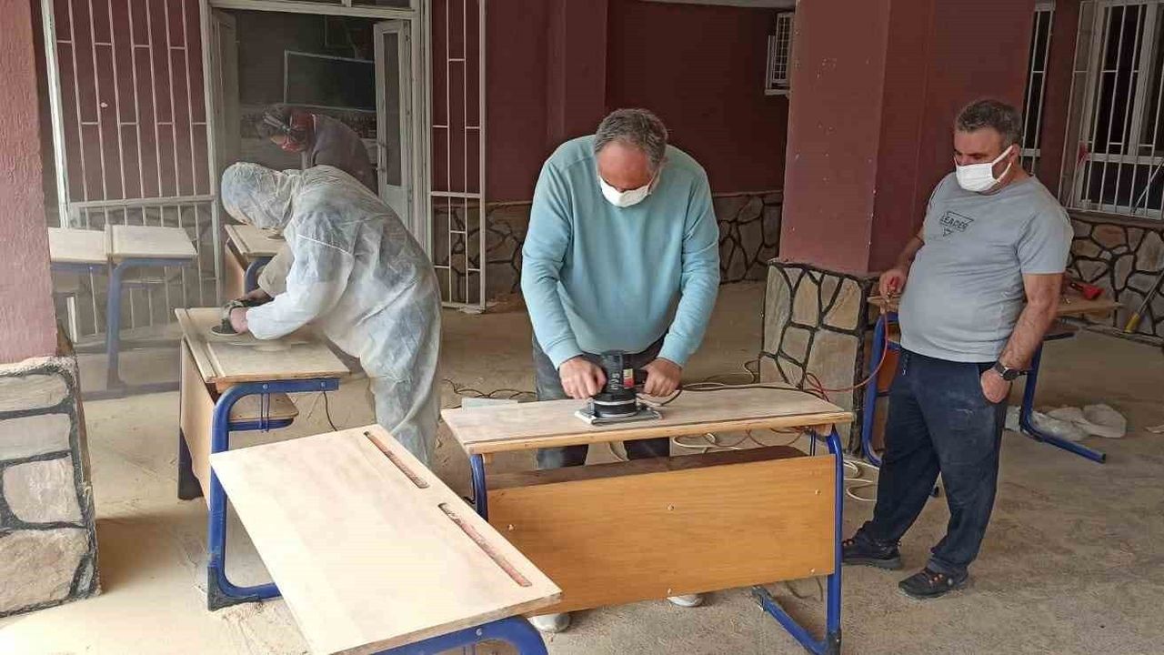 Ödemiş’te öğretmenler okulu kendi elleriyle yeniledi