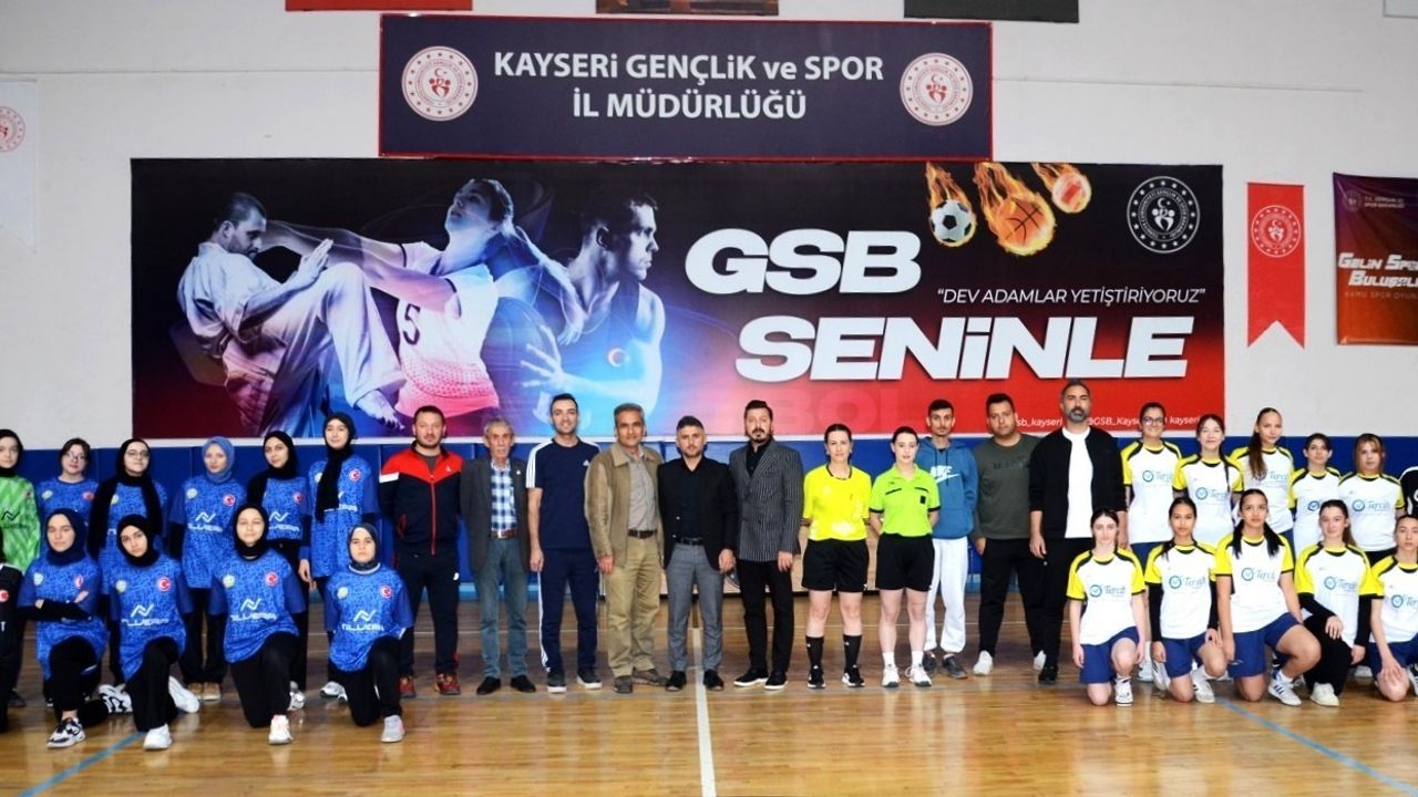 Okul Sporlarında Hentbol Heyecanı